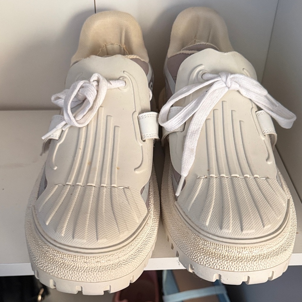 Cream Slip-On unique Sneakers with Laces